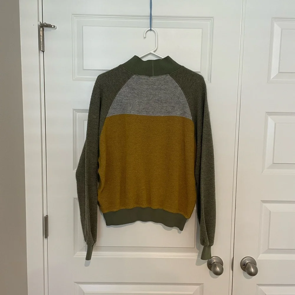 Colorblock Sweater - Picture 2 of 3